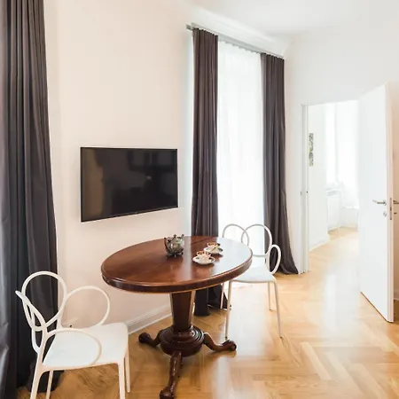 Triestevillas Viandante Huge & Unique 360m2 W 17 Windows Luxurious 5bedroom Flat
